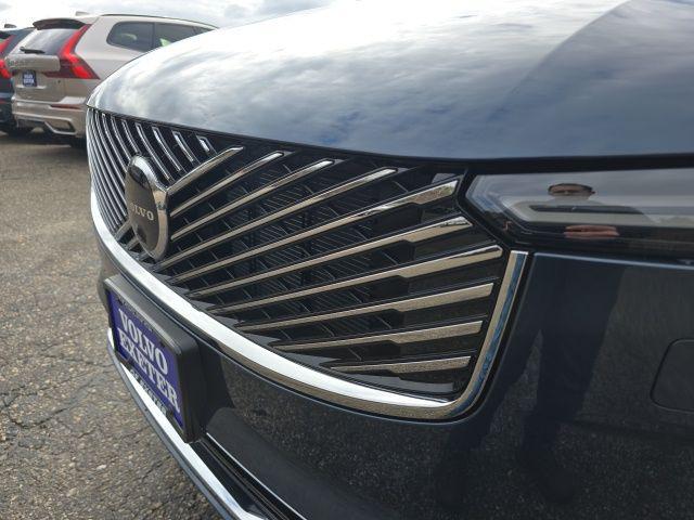 2026 Volvo XC90 Plug-In Hybrid Ultra, T8 AWD, Electric/Gasoline, Bright, 6 Seats