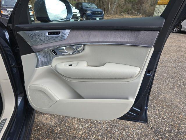 2026 Volvo XC90 Plug-In Hybrid Ultra, T8 AWD, Electric/Gasoline, Bright, 6 Seats