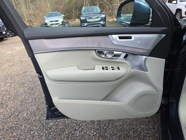 2026 Volvo XC90 Plug-In Hybrid Ultra, T8 AWD, Electric/Gasoline, Bright, 6 Seats