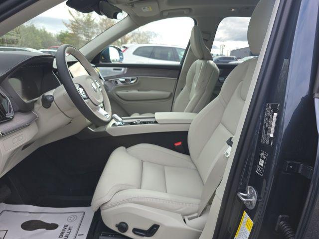 2026 Volvo XC90 Plug-In Hybrid Ultra, T8 AWD, Electric/Gasoline, Bright, 6 Seats