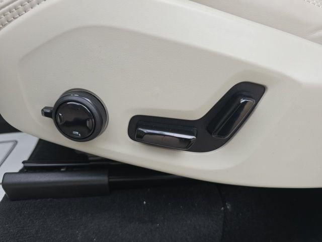2026 Volvo XC90 Plug-In Hybrid Ultra, T8 AWD, Electric/Gasoline, Bright, 6 Seats