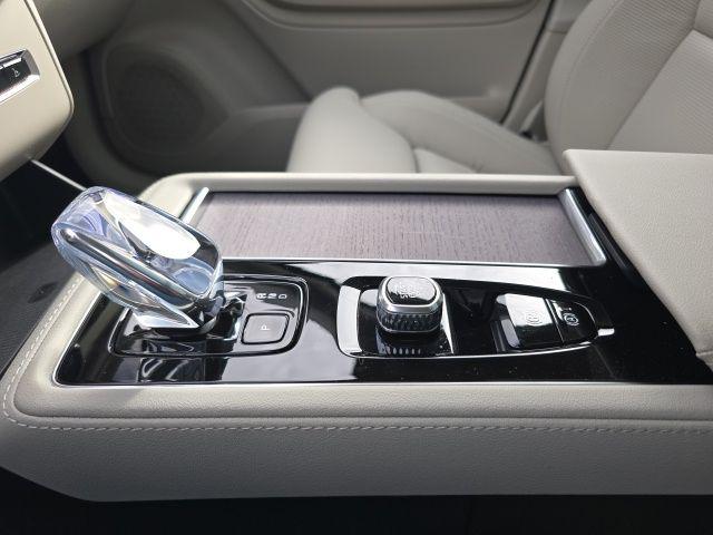 2026 Volvo XC90 Plug-In Hybrid Ultra, T8 AWD, Electric/Gasoline, Bright, 6 Seats