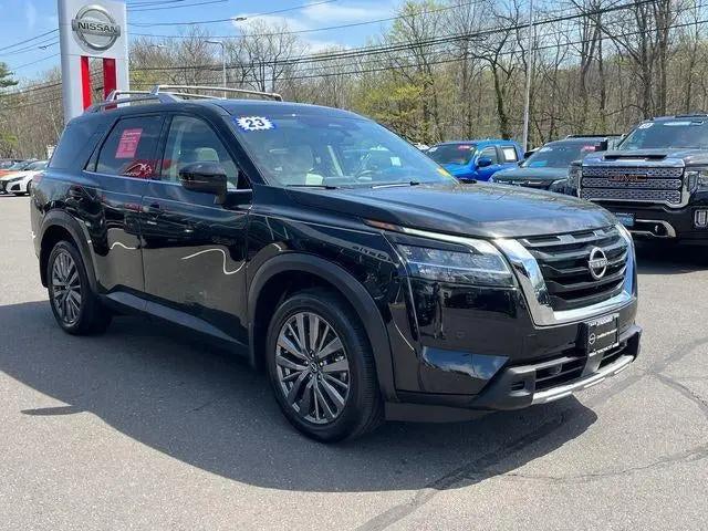 2023 Nissan Pathfinder SL 4WD