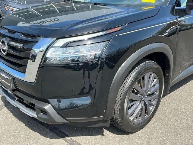 2023 Nissan Pathfinder SL 4WD