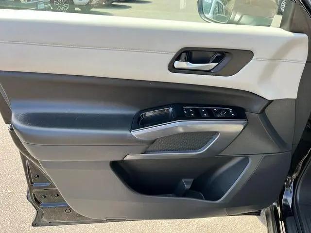 2023 Nissan Pathfinder SL 4WD