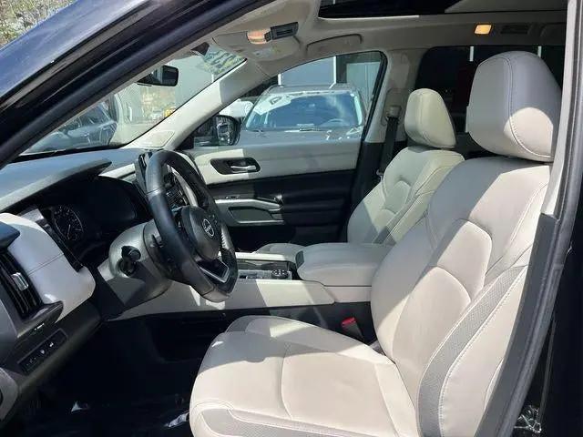 2023 Nissan Pathfinder SL 4WD
