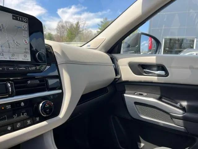 2023 Nissan Pathfinder SL 4WD