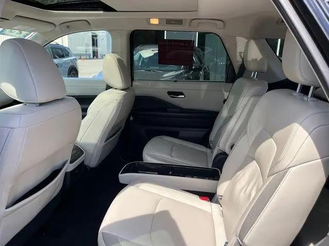 2023 Nissan Pathfinder SL 4WD