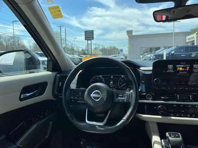 2023 Nissan Pathfinder SL 4WD