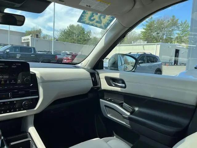 2023 Nissan Pathfinder SL 4WD