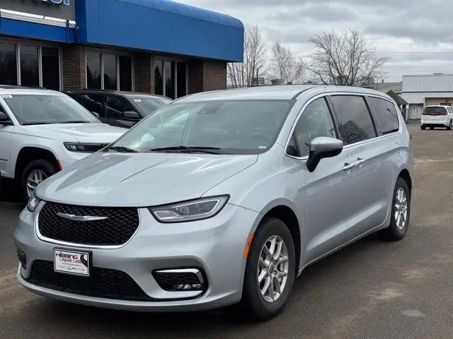 2023 Chrysler Pacifica Touring L for sale in Hibbing, MN