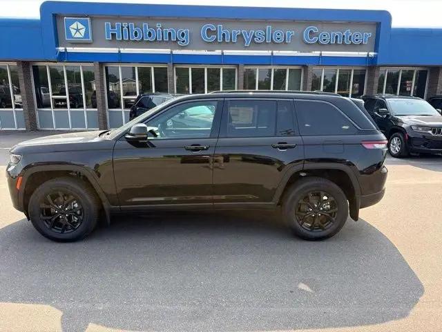 2026 Jeep Grand Cherokee Altitude 4x4 for sale in Hibbing, MN