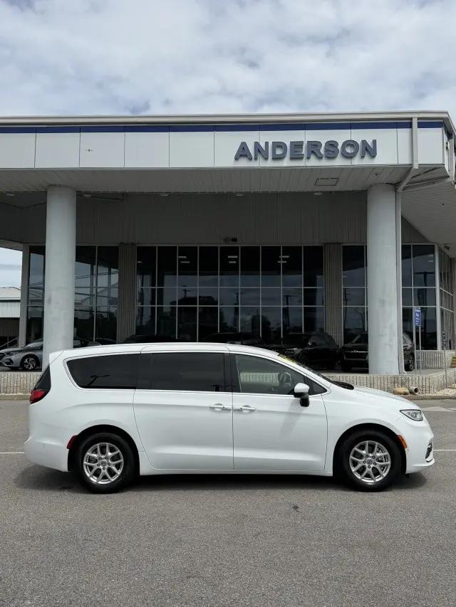 2023 Chrysler Pacifica Touring L