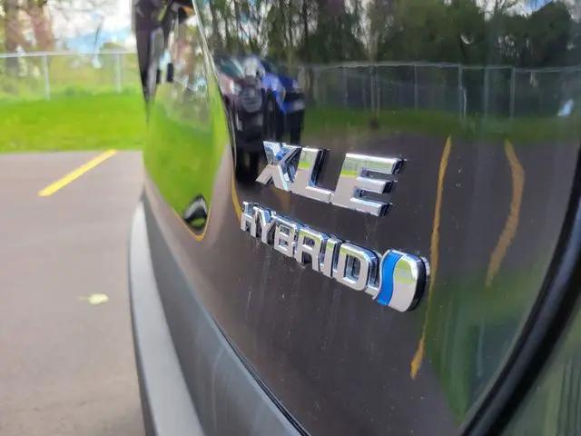2024 Toyota RAV4 Hybrid XLE