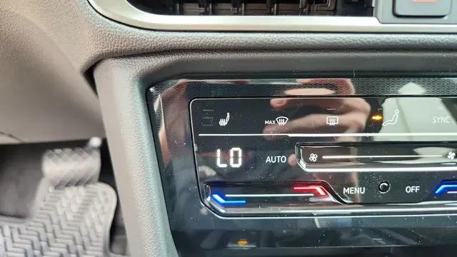 2026 Volkswagen Taos SE Black