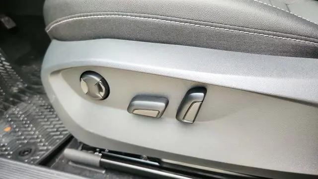 2026 Volkswagen Taos SE Black