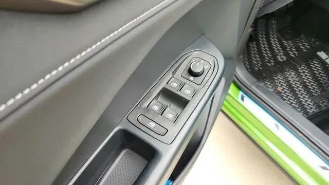 2026 Volkswagen Taos SE Black
