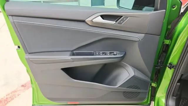 2026 Volkswagen Taos SE Black