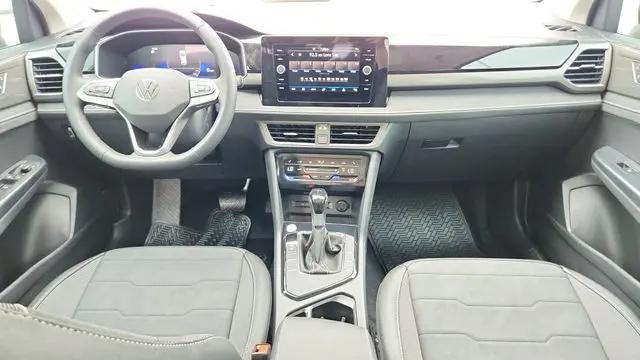 2026 Volkswagen Taos SE Black
