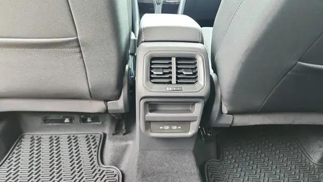 2026 Volkswagen Taos SE Black
