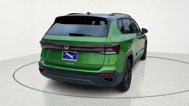 2026 Volkswagen Taos SE Black