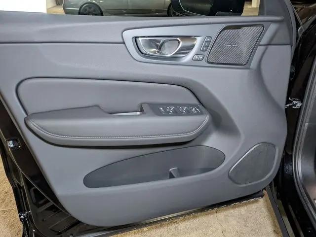 2026 Volvo XC60 Plug-In Hybrid Black Edition Ultra, T8 AWD Electric/Gasoline, Dark