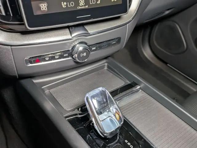 2026 Volvo XC60 Plug-In Hybrid Black Edition Ultra, T8 AWD Electric/Gasoline, Dark
