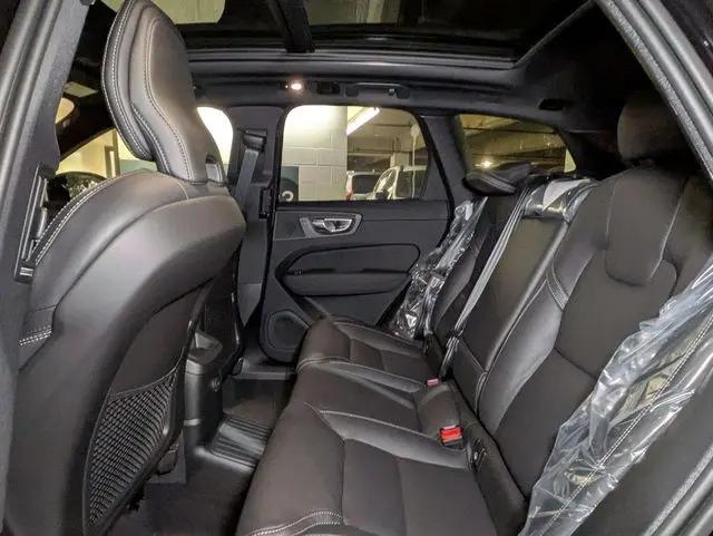 2026 Volvo XC60 Plug-In Hybrid Black Edition Ultra, T8 AWD Electric/Gasoline, Dark