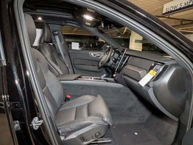 2026 Volvo XC60 Plug-In Hybrid Black Edition Ultra, T8 AWD Electric/Gasoline, Dark