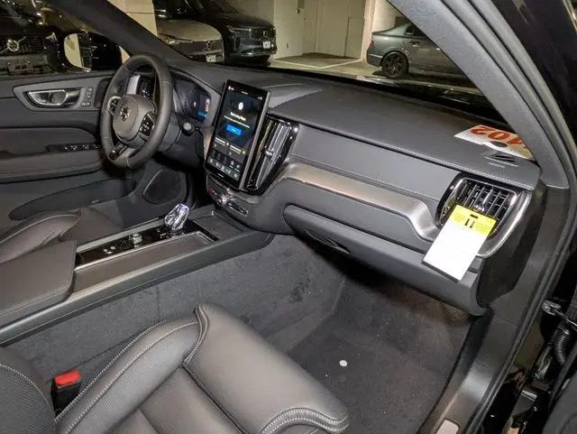 2026 Volvo XC60 Plug-In Hybrid Black Edition Ultra, T8 AWD Electric/Gasoline, Dark