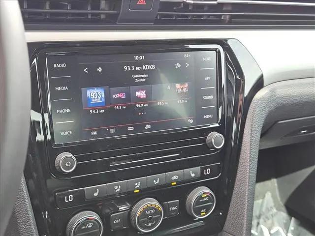 2022 Volkswagen Passat 2.0T SE