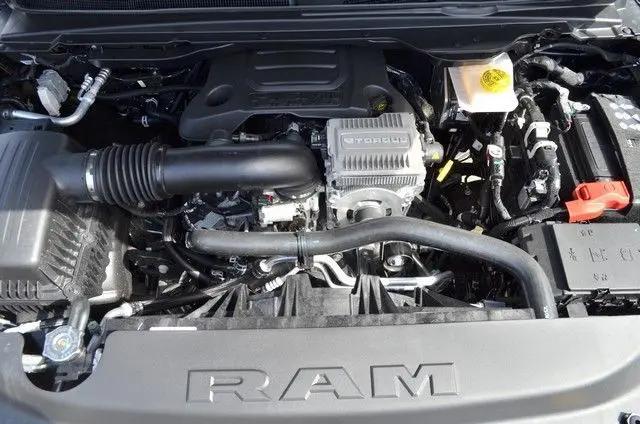 2026 Ram 1500 Express Crew Cab 4x4 5'7" Box