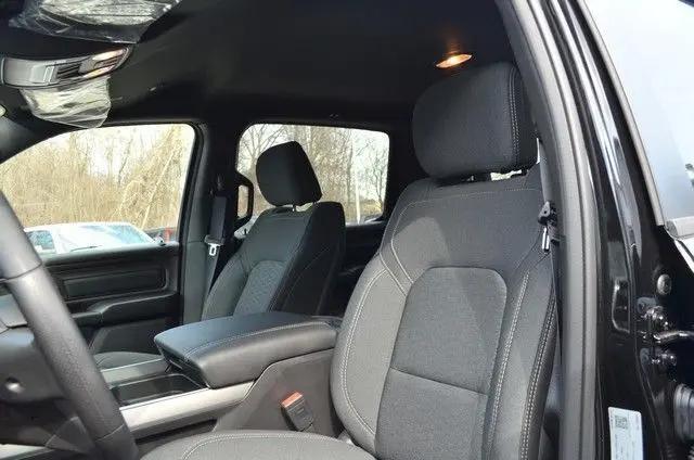 2026 Ram 1500 Express Crew Cab 4x4 5'7" Box