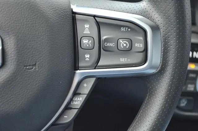 2026 Ram 1500 Express Crew Cab 4x4 5'7" Box