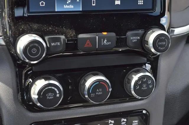 2026 Ram 1500 Express Crew Cab 4x4 5'7" Box