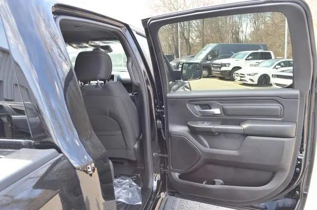 2026 Ram 1500 Express Crew Cab 4x4 5'7" Box