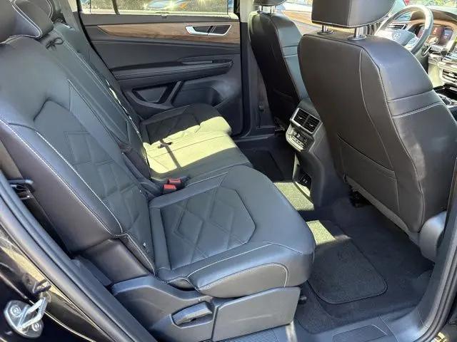 2026 Volkswagen Atlas SE with Technology