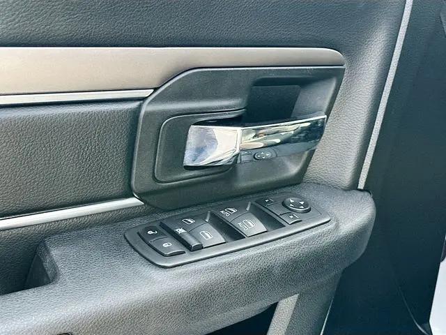 2024 Ram 1500 Classic Warlock Crew Cab 4x4 5'7" Box