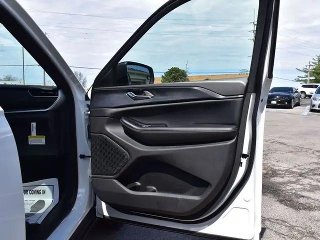2026 Jeep Grand Cherokee L Altitude 4x4