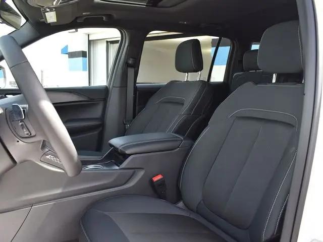 2026 Jeep Grand Cherokee L Altitude 4x4
