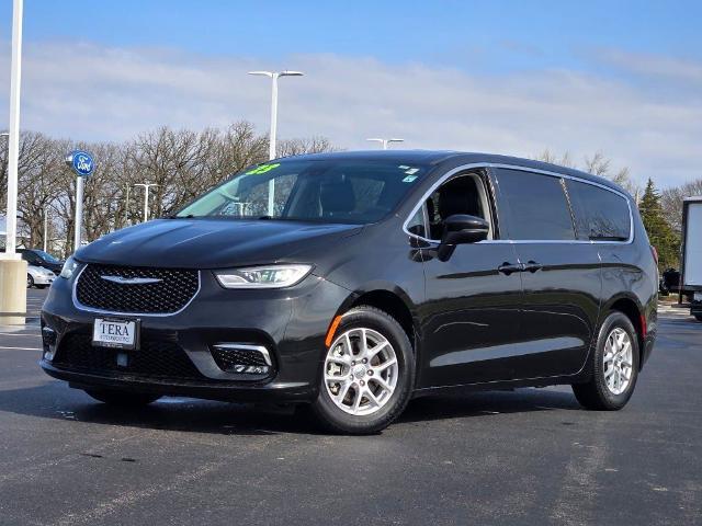 2023 Chrysler Pacifica Touring L for sale in Plano, IL
