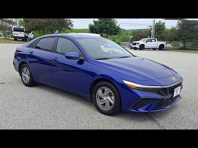 2024 Hyundai Elantra SE