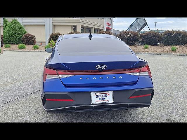 2024 Hyundai Elantra SE