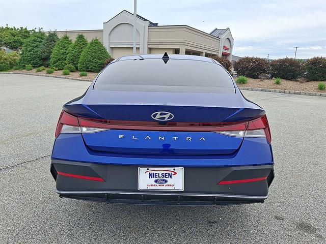 2024 Hyundai Elantra SE