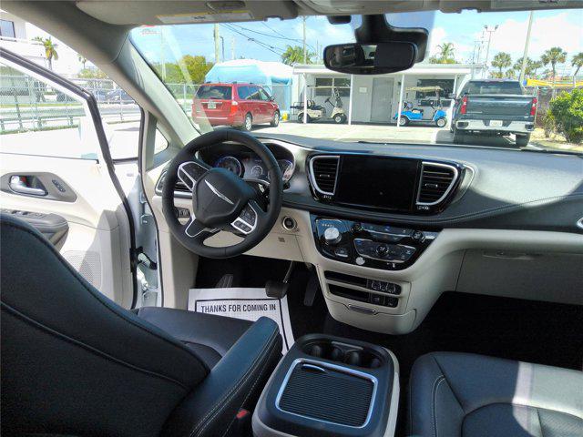 2022 Chrysler Pacifica Touring L AWD