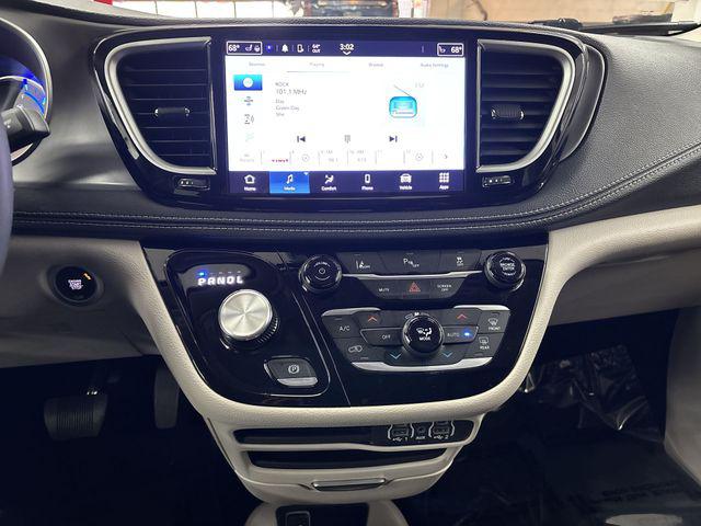 2023 Chrysler Pacifica Hybrid Touring L