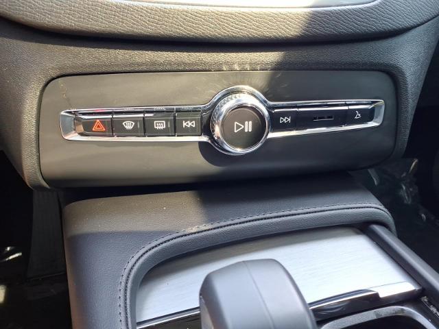 2025 Volvo XC90 B5 Core