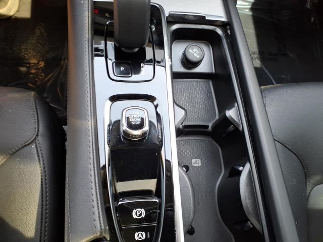 2025 Volvo XC90 B5 Core