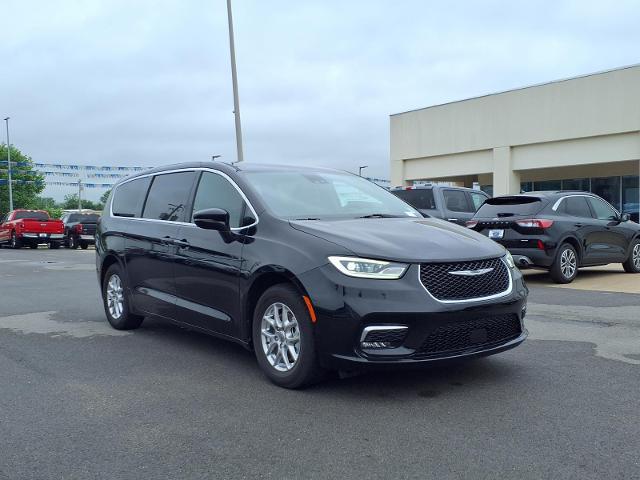 2025 Chrysler Pacifica Select for sale in Claremore, OK