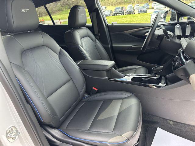 2025 Buick NV Sport Touring FWD